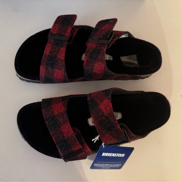 BIRKENSTOCK Arizona Rivet plaid red shearling wool sandal. Size: 8, 39 - Picture 3 of 13